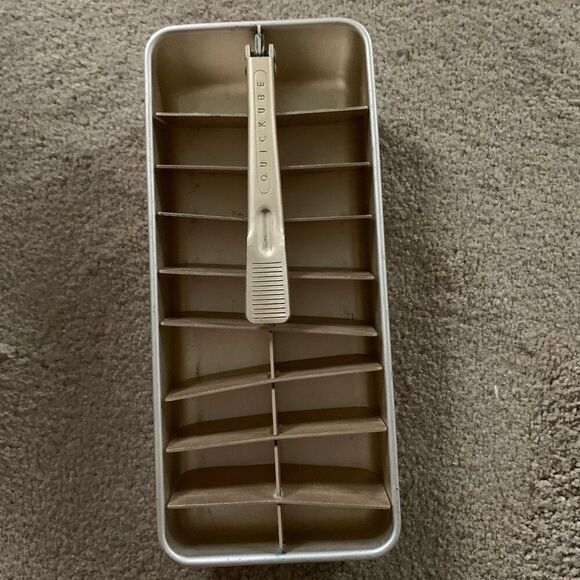 Frigidaire Quickube 16 Cube Metal Ocean Cube Tray - Picture 1 of 8